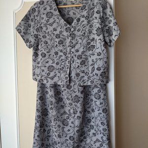 Gloria Vanderbilt two piece button top with long skirt